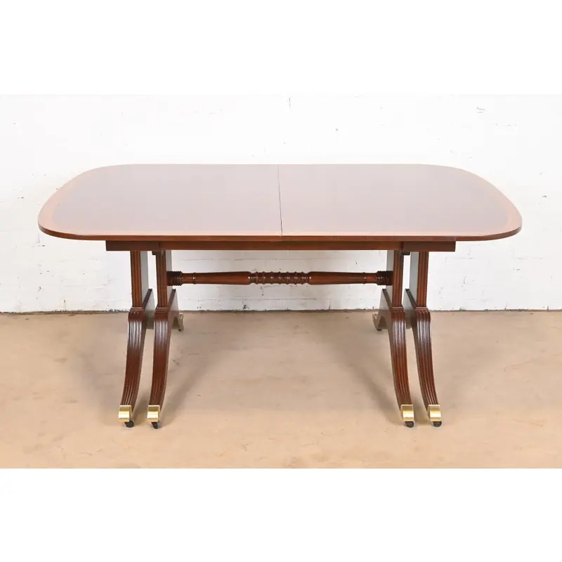 Baker Furniture Georgian Banded Mahogany Pedestal Dining Table, Newly Refinished - Image 10