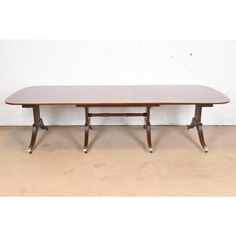 Baker Furniture Georgian Banded Mahogany Pedestal Dining Table, Newly Refinished - Image 3
