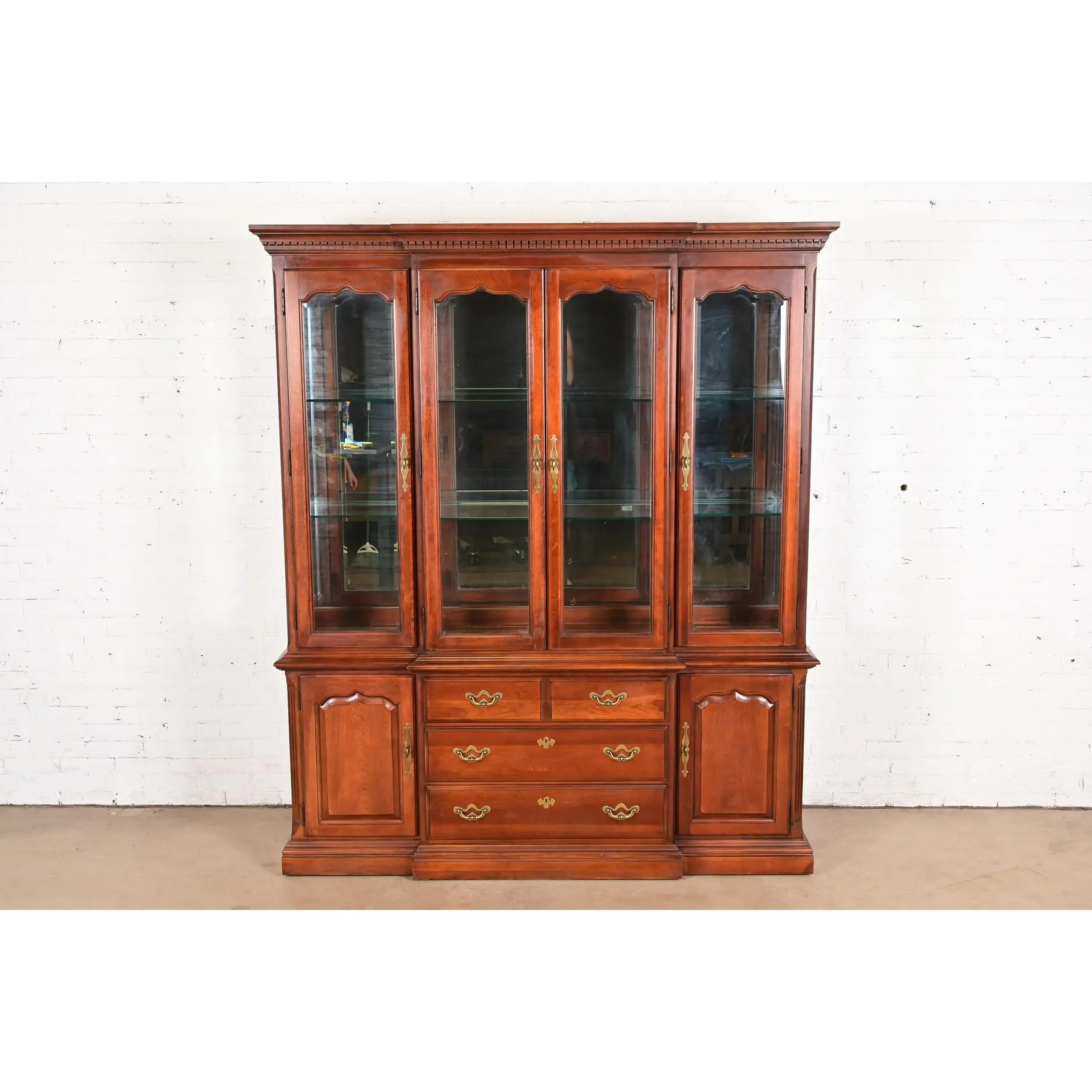 Thomasville Georgian Carved Cherry Wood Lighted Breakfront Bookcase or Display Cabinet - Image 2