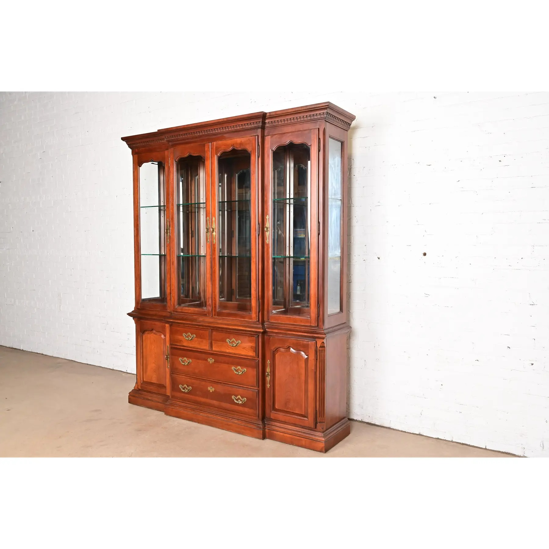 Thomasville Georgian Carved Cherry Wood Lighted Breakfront Bookcase or Display Cabinet - Image 3
