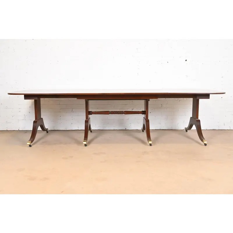 Baker Furniture Georgian Banded Mahogany Pedestal Dining Table, Newly Refinished - Image 4