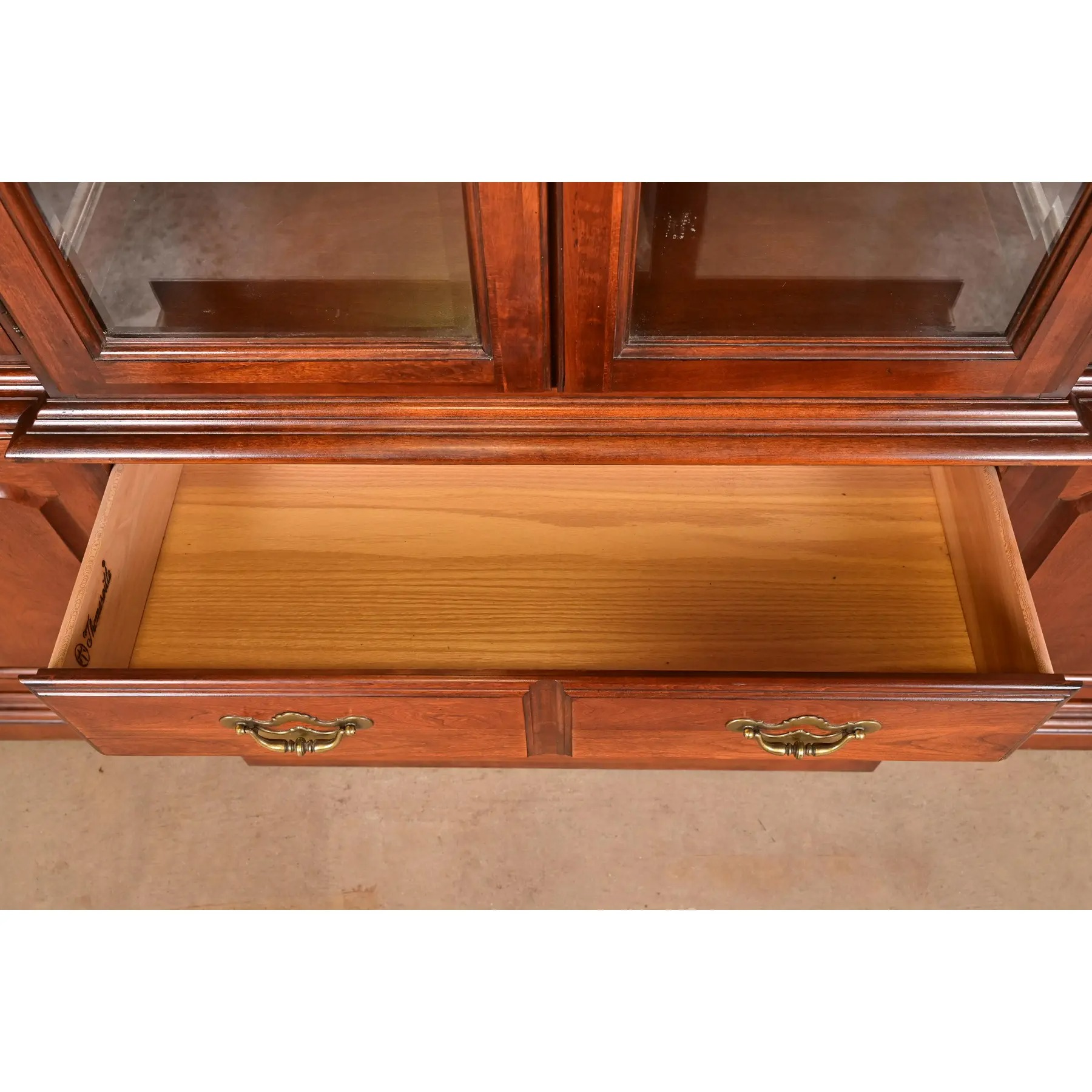 Thomasville Georgian Carved Cherry Wood Lighted Breakfront Bookcase or Display Cabinet - Image 6
