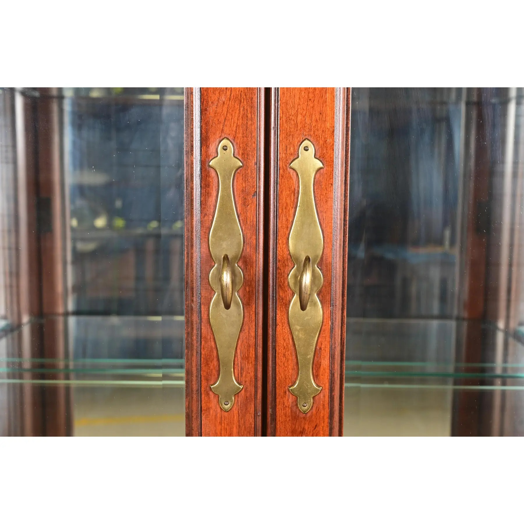 Thomasville Georgian Carved Cherry Wood Lighted Breakfront Bookcase or Display Cabinet - Image 8