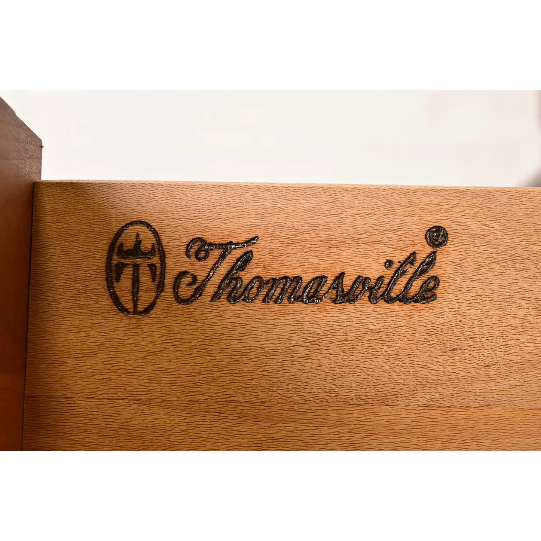 Thomasville Georgian Carved Cherry Wood Lighted Breakfront Bookcase or Display Cabinet - Image 9