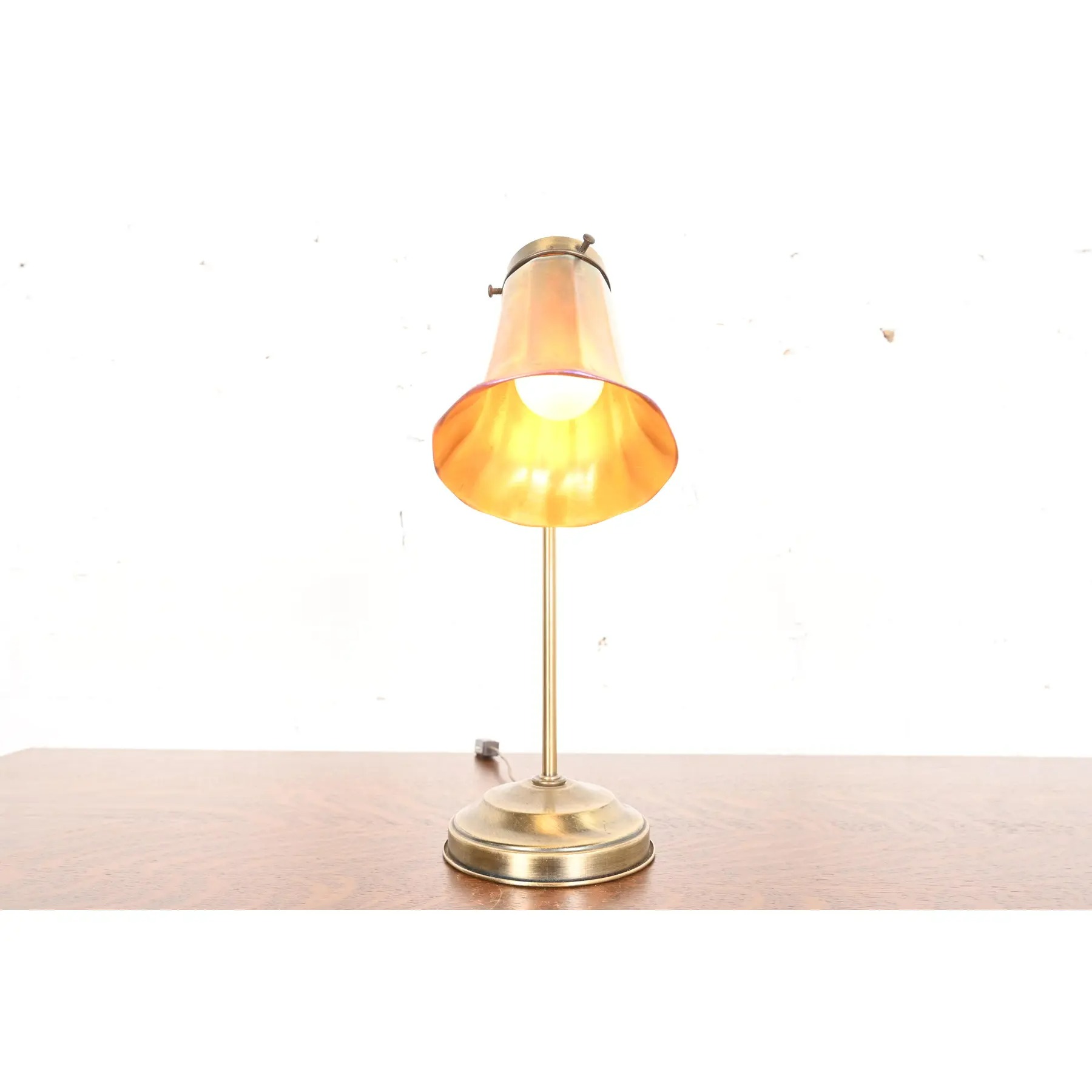 Art Deco Brass Desk Lamp With Quezal Favrile Art Glass Shade - Image 5