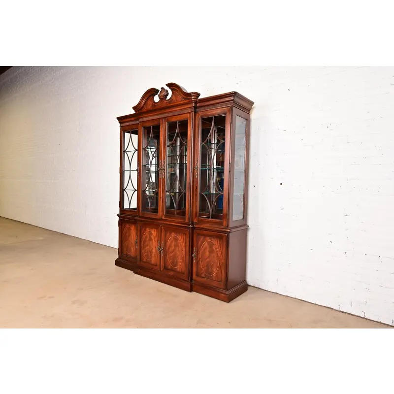 Thomasville Georgian Carved Flame Mahogany Lighted Breakfront Bookcase Cabinet - Image 3