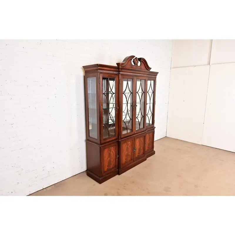 Thomasville Georgian Carved Flame Mahogany Lighted Breakfront Bookcase Cabinet - Image 4