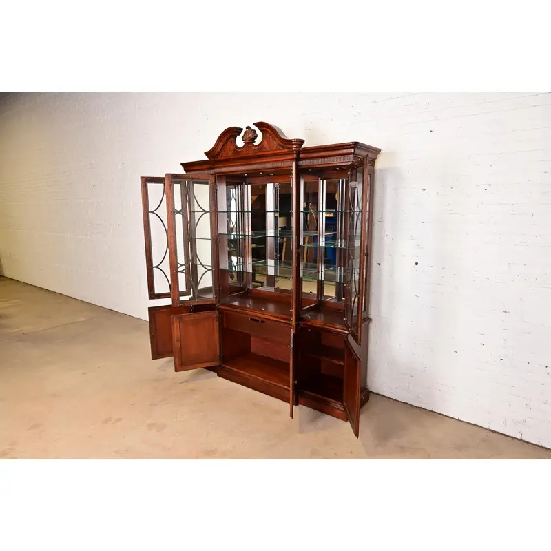 Thomasville Georgian Carved Flame Mahogany Lighted Breakfront Bookcase Cabinet - Image 6