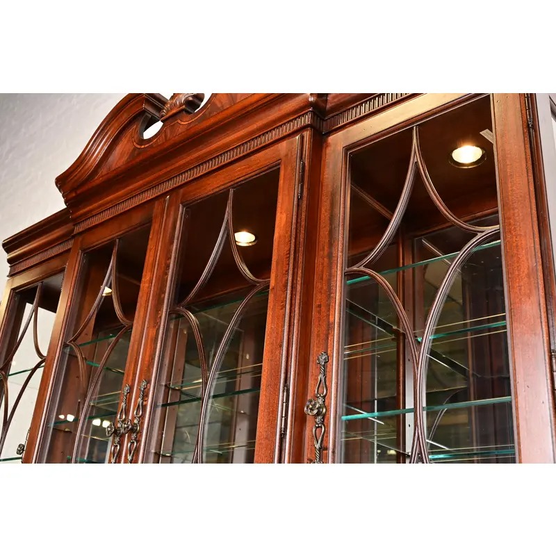 Thomasville Georgian Carved Flame Mahogany Lighted Breakfront Bookcase Cabinet - Image 7