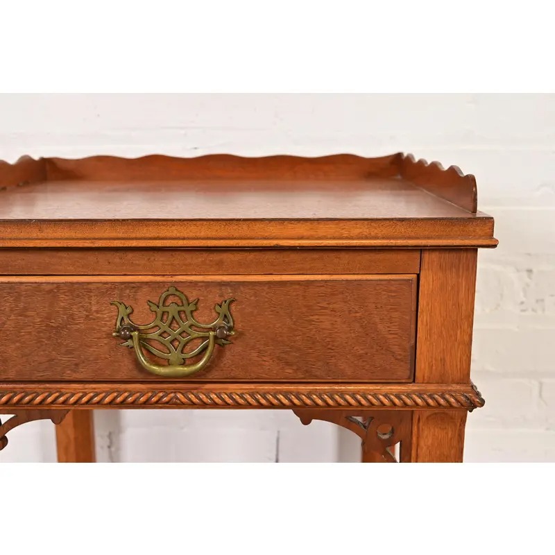 Georgian Carved Mahogany Nightstand or Occasional Side Table by Northern Furniture Co., Circa 1960s - Image 10