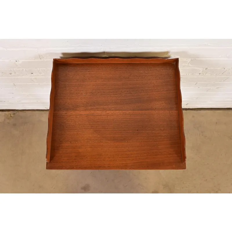 Georgian Carved Mahogany Nightstand or Occasional Side Table by Northern Furniture Co., Circa 1960s - Image 13