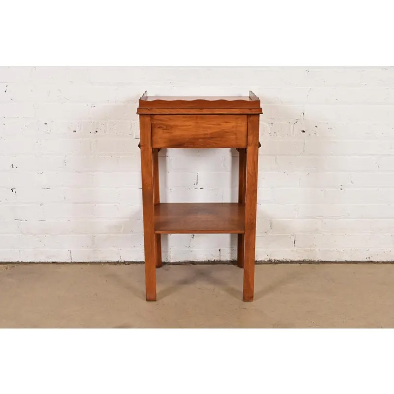 Georgian Carved Mahogany Nightstand or Occasional Side Table by Northern Furniture Co., Circa 1960s - Image 15