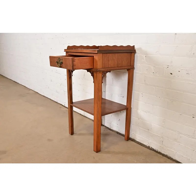 Georgian Carved Mahogany Nightstand or Occasional Side Table by Northern Furniture Co., Circa 1960s - Image 6