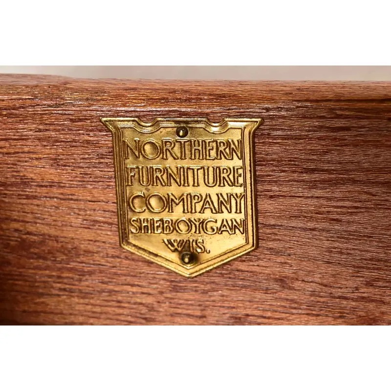 Georgian Carved Mahogany Nightstand or Occasional Side Table by Northern Furniture Co., Circa 1960s - Image 8