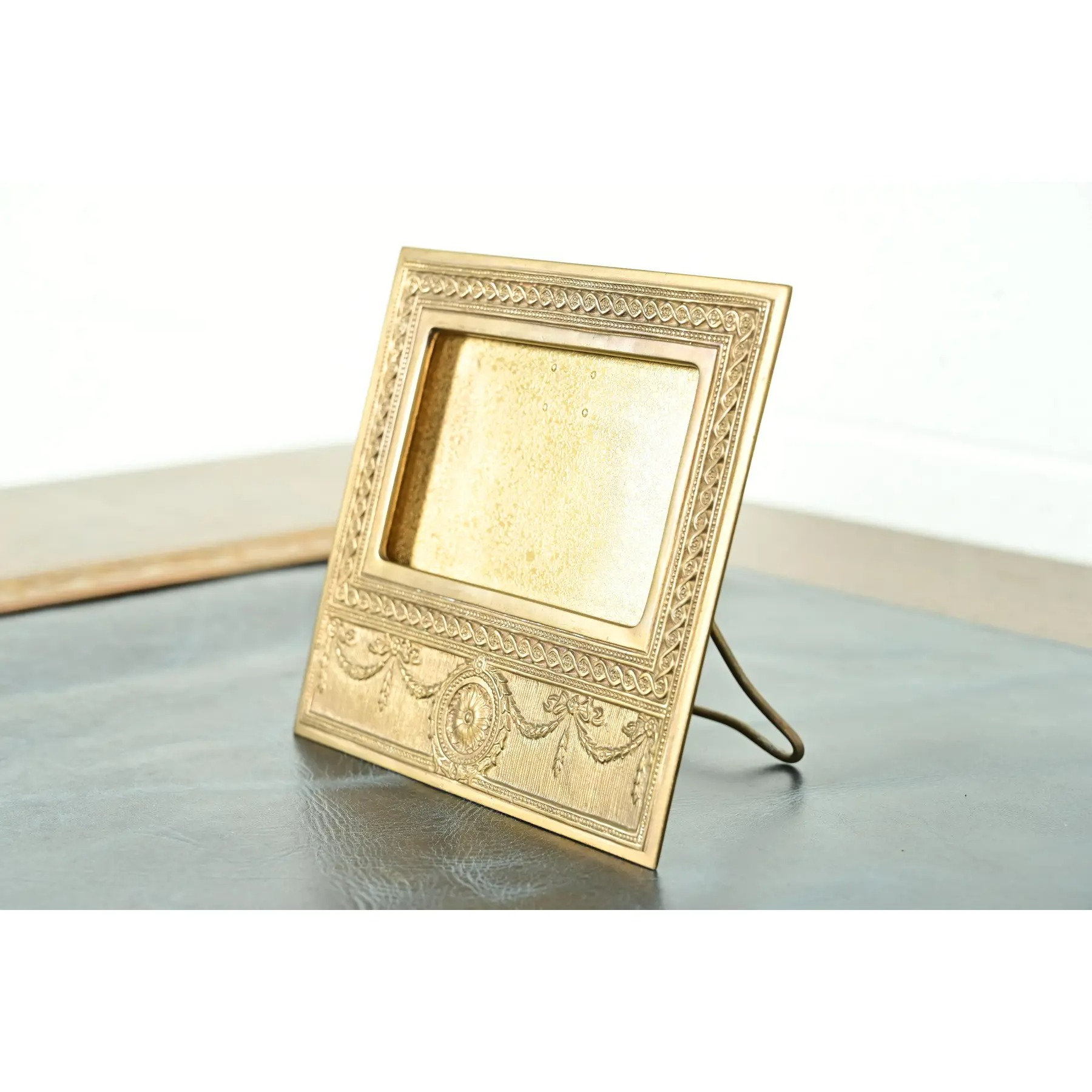 Tiffany Studios New York Adam Pattern Bronze Doré Desk Calendar Frame or Picture Frame - Image 4