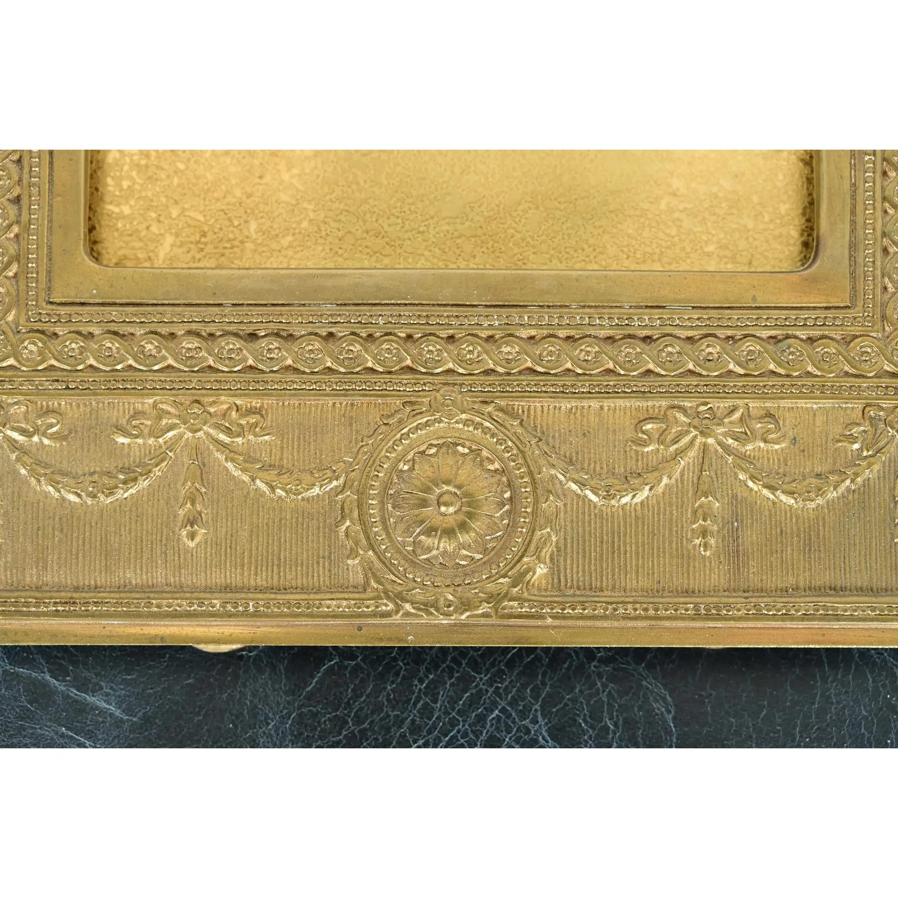 Tiffany Studios New York Adam Pattern Bronze Doré Desk Calendar Frame or Picture Frame - Image 6