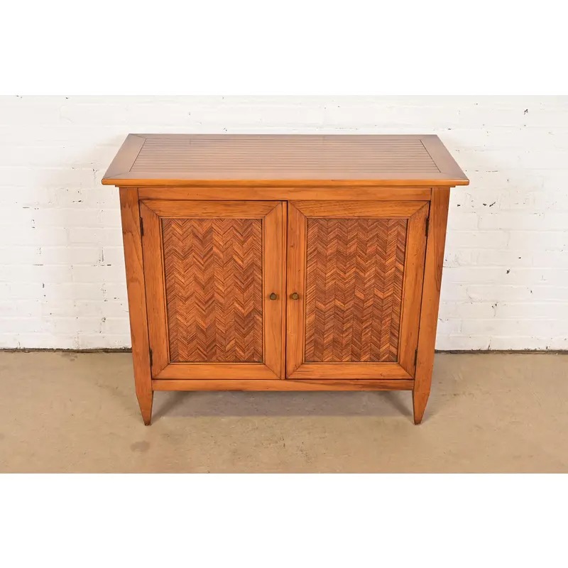 Tomlinson Sophisticate Mid-Century Modern Walnut Buffet Server or Bar Cabinet, 1950s