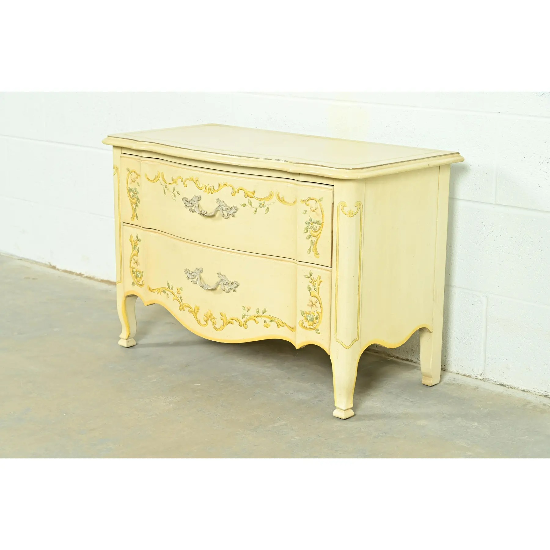 Drexel Heritage French Provincial Louis XV Cream Lacquered Paint-Decorated Commode or Bedside Chest, 1970s - Image 3
