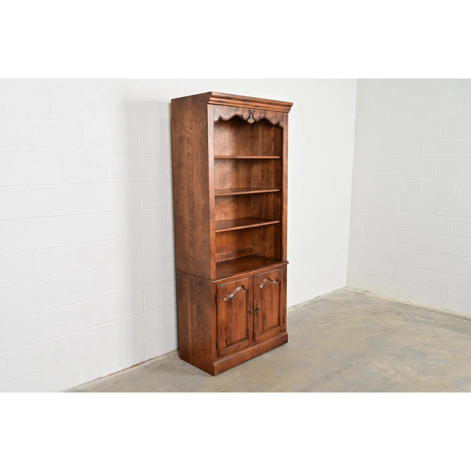 Ethan Allen French Provincial Louis XV Solid Maple Bookcase or Display Cabinet - Image 3
