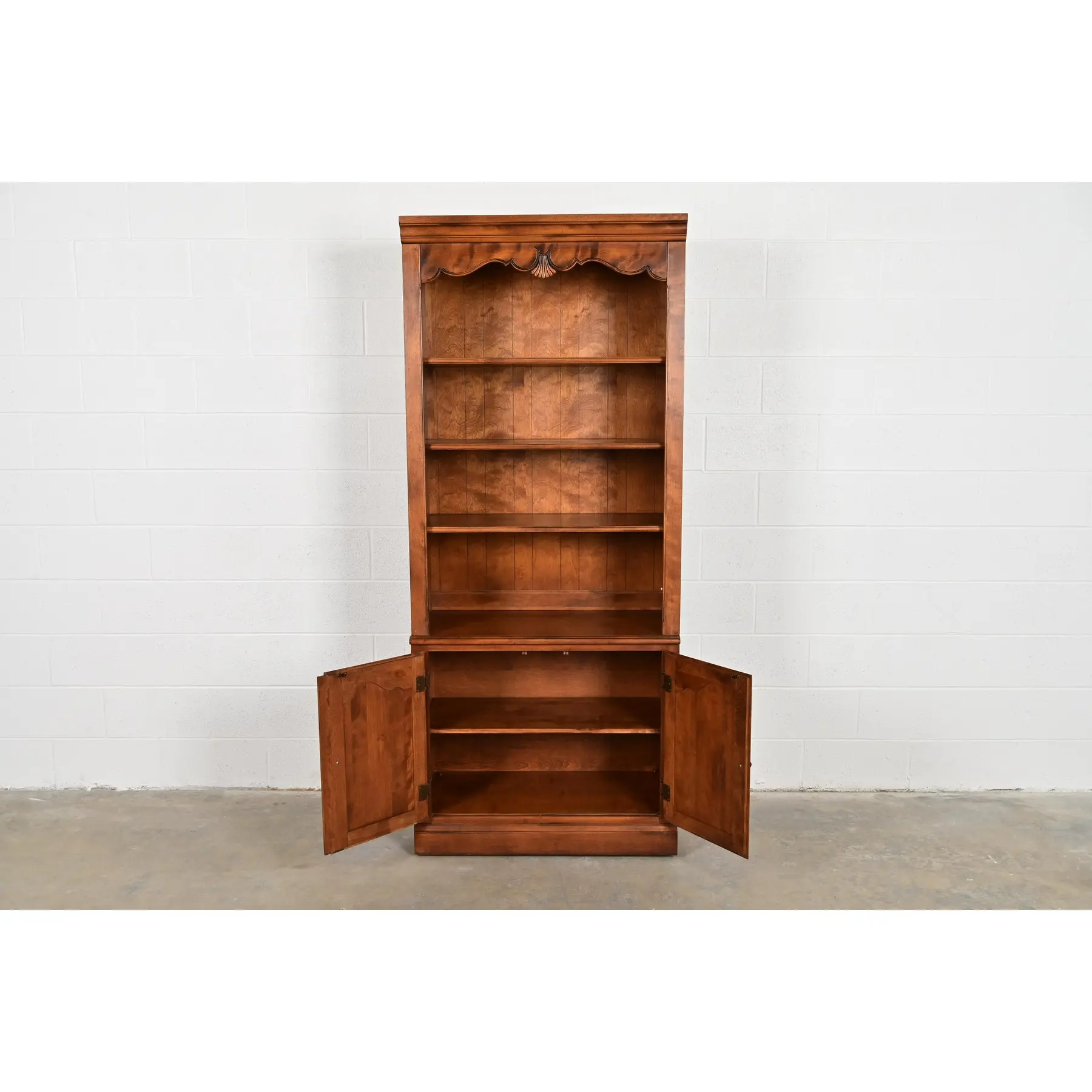 Ethan Allen French Provincial Louis XV Solid Maple Bookcase or Display Cabinet - Image 4