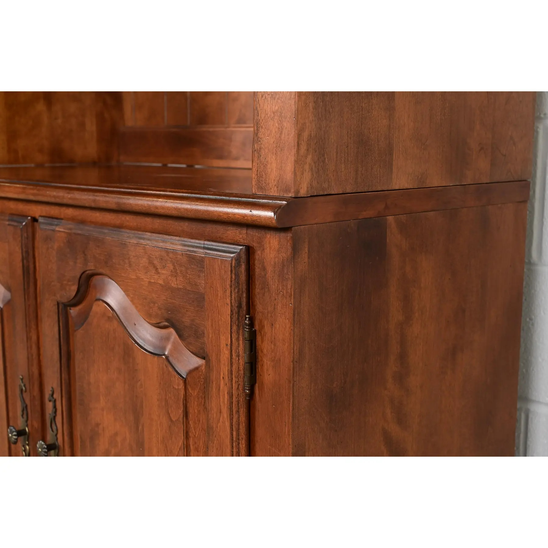 Ethan Allen French Provincial Louis XV Solid Maple Bookcase or Display Cabinet - Image 8