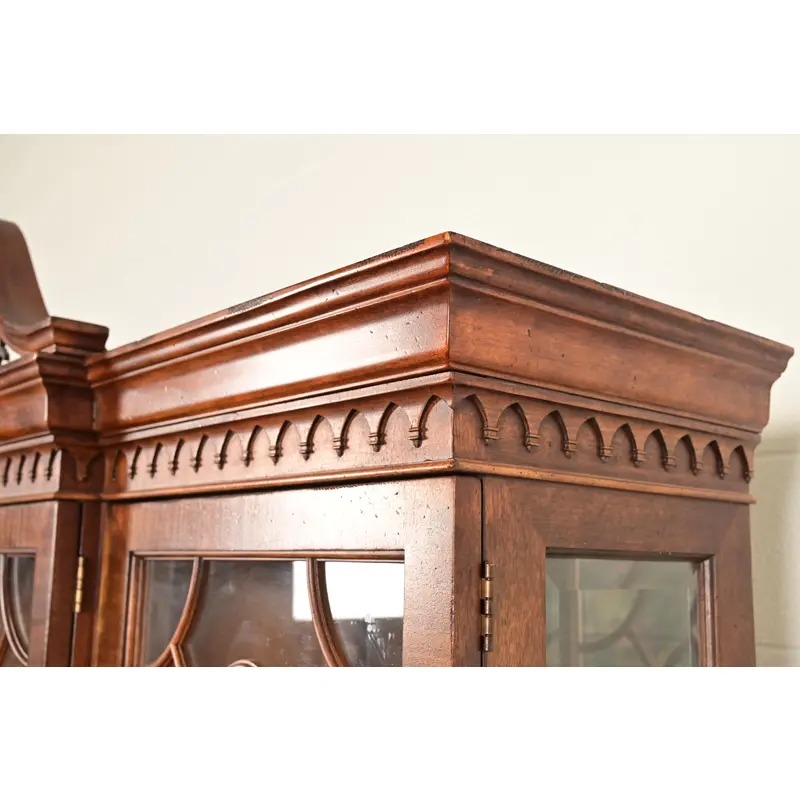 Henredon Georgian Carved Mahogany Lighted Breakfront Bookcase Cabinet - Image 11