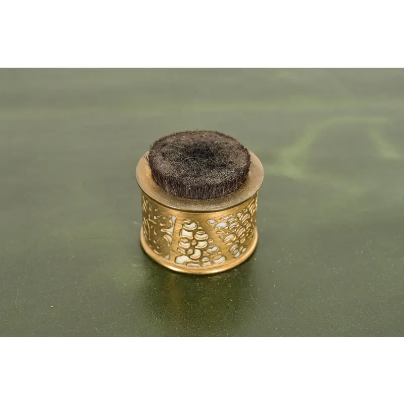 Tiffany Studios New York Grapevine Pattern Bronze Doré and Favrile Slag Glass Pen Brush - Image 2
