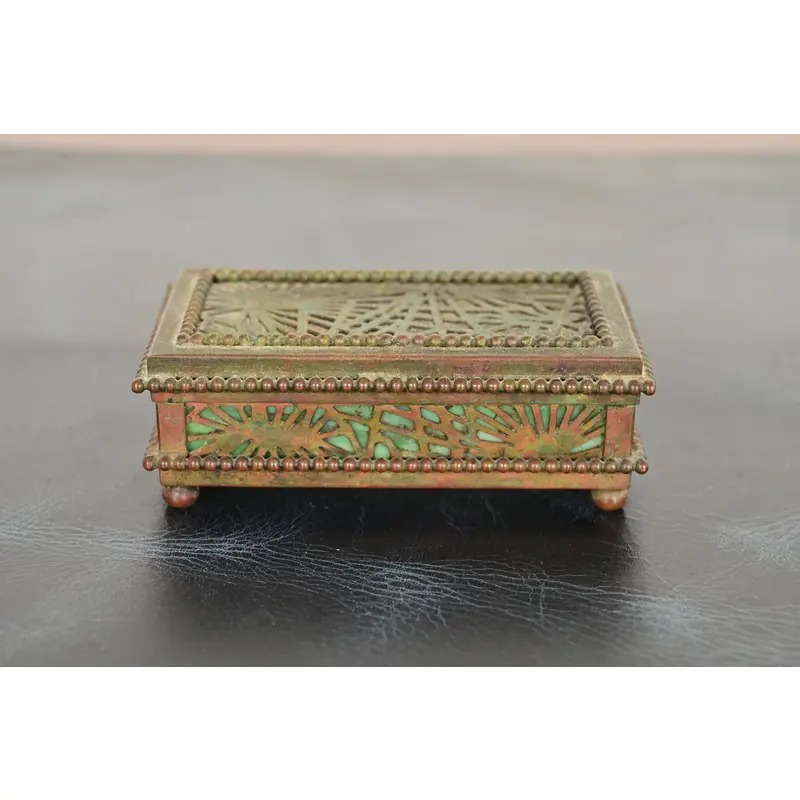 Tiffany Studios New York Pine Needle Pattern Bronze and Favrile Slag Glass Stamp Box - Image 2