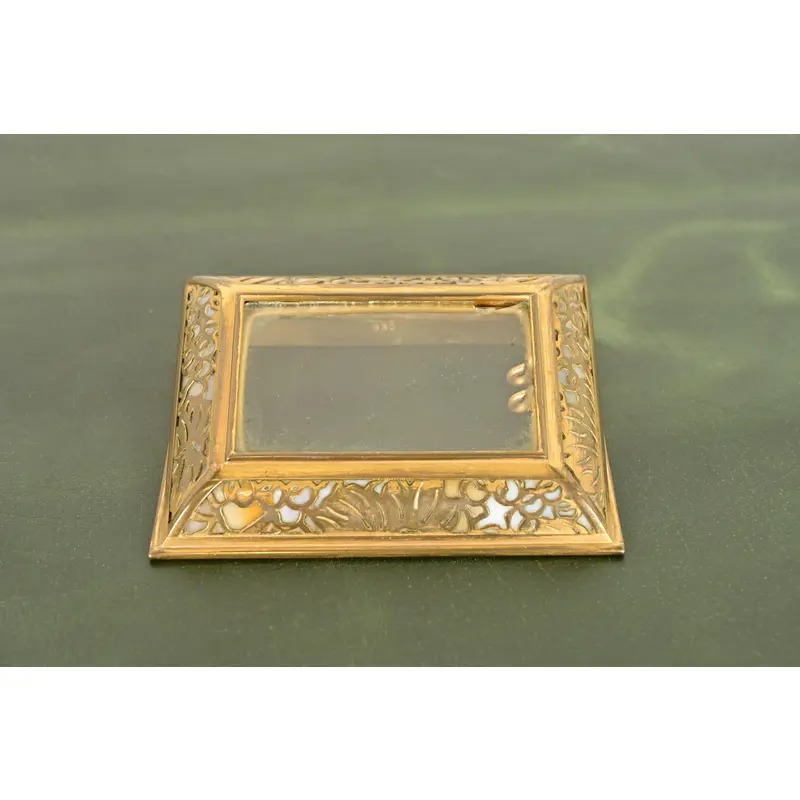Tiffany Studios New York Grapevine Bronze Doré and Favrile Slag Glass Desk Calendar Holder or Picture Frame - Image 3