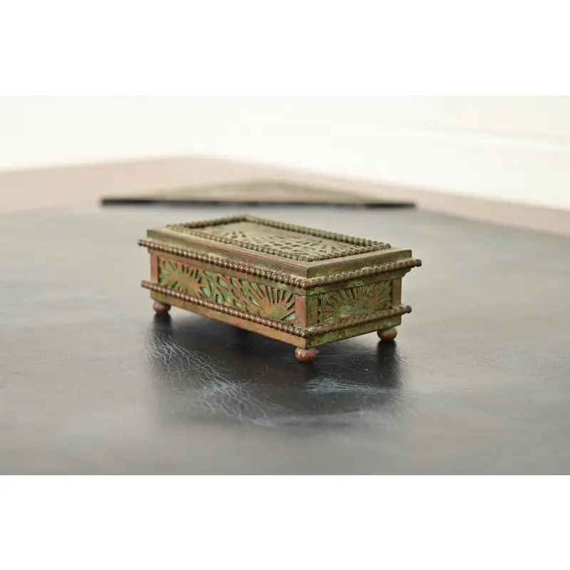 Tiffany Studios New York Pine Needle Pattern Bronze and Favrile Slag Glass Stamp Box - Image 3