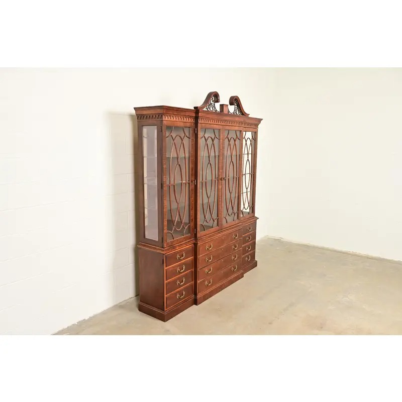 Henredon Georgian Carved Mahogany Lighted Breakfront Bookcase Cabinet - Image 4