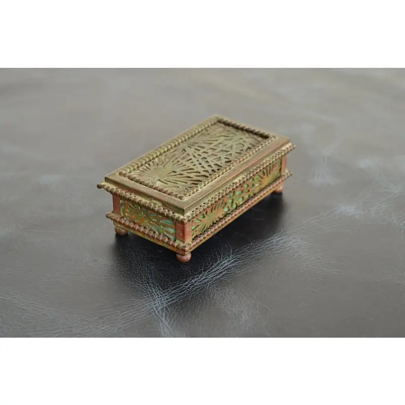 Tiffany Studios New York Pine Needle Pattern Bronze and Favrile Slag Glass Stamp Box - Image 4