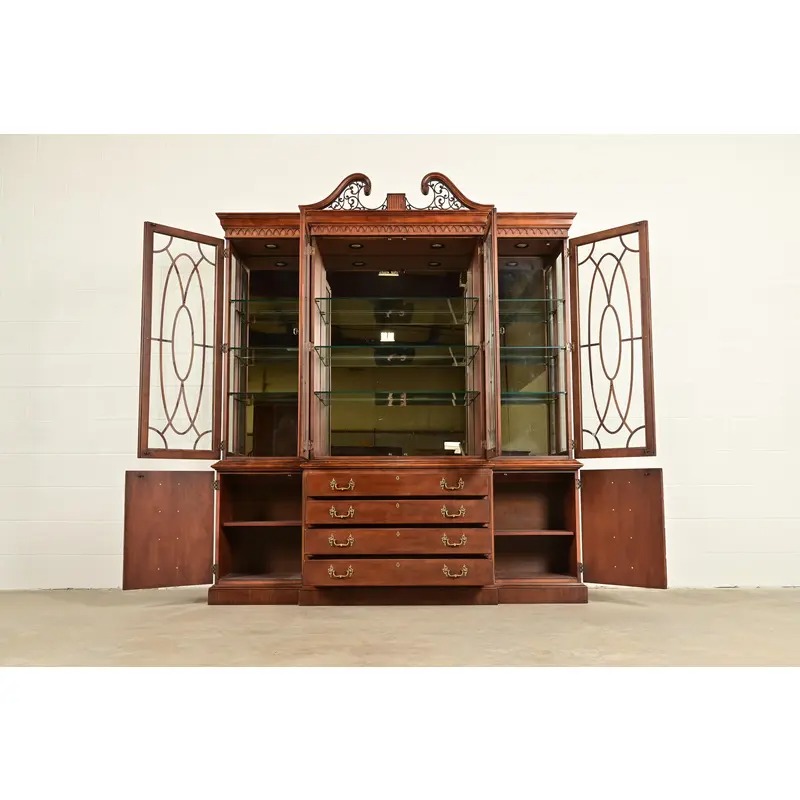 Henredon Georgian Carved Mahogany Lighted Breakfront Bookcase Cabinet - Image 5