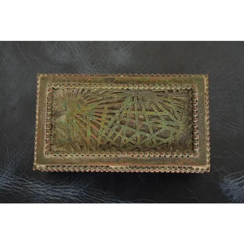 Tiffany Studios New York Pine Needle Pattern Bronze and Favrile Slag Glass Stamp Box - Image 5