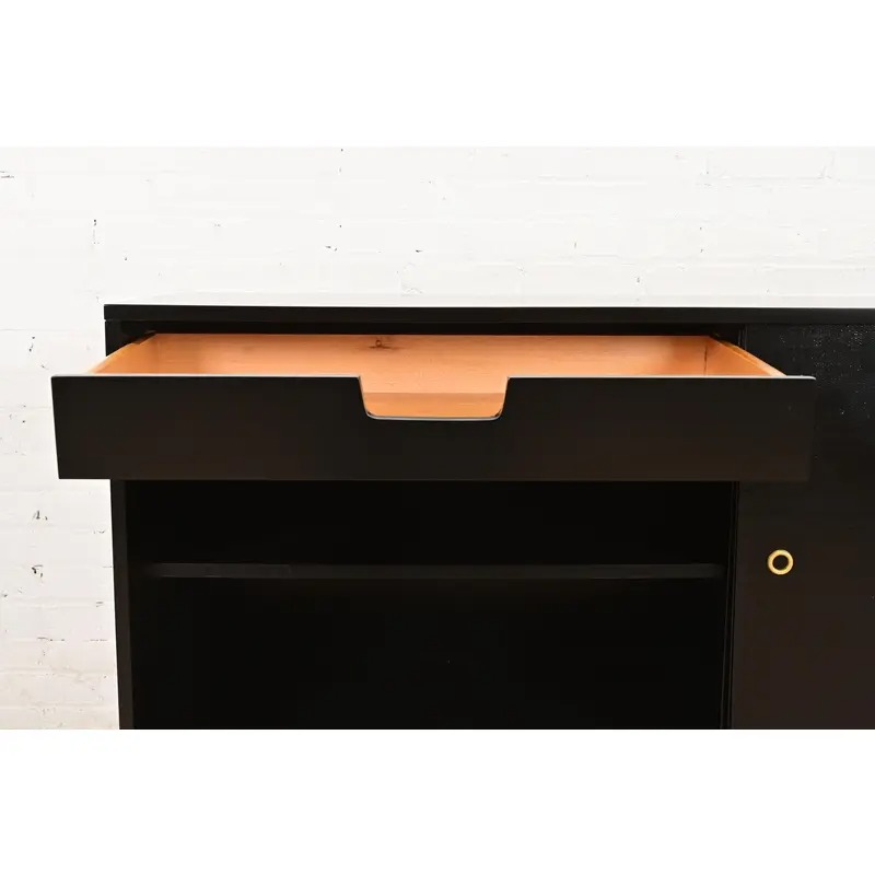 Paul McCobb Planner Group Mid-Century Modern Black Lacquered Sideboard Credenza, Newly Refinished - Image 7