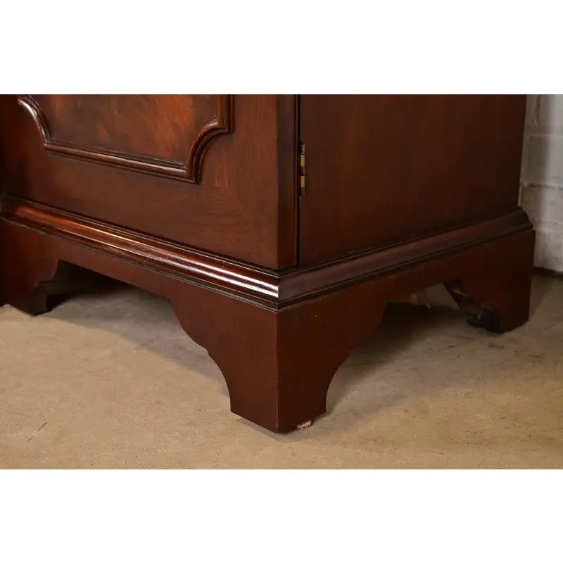 Baker Furniture Historic Charleston Georgian Flame Mahogany Lighted Breakfront Bookcase Cabinet - Image 10