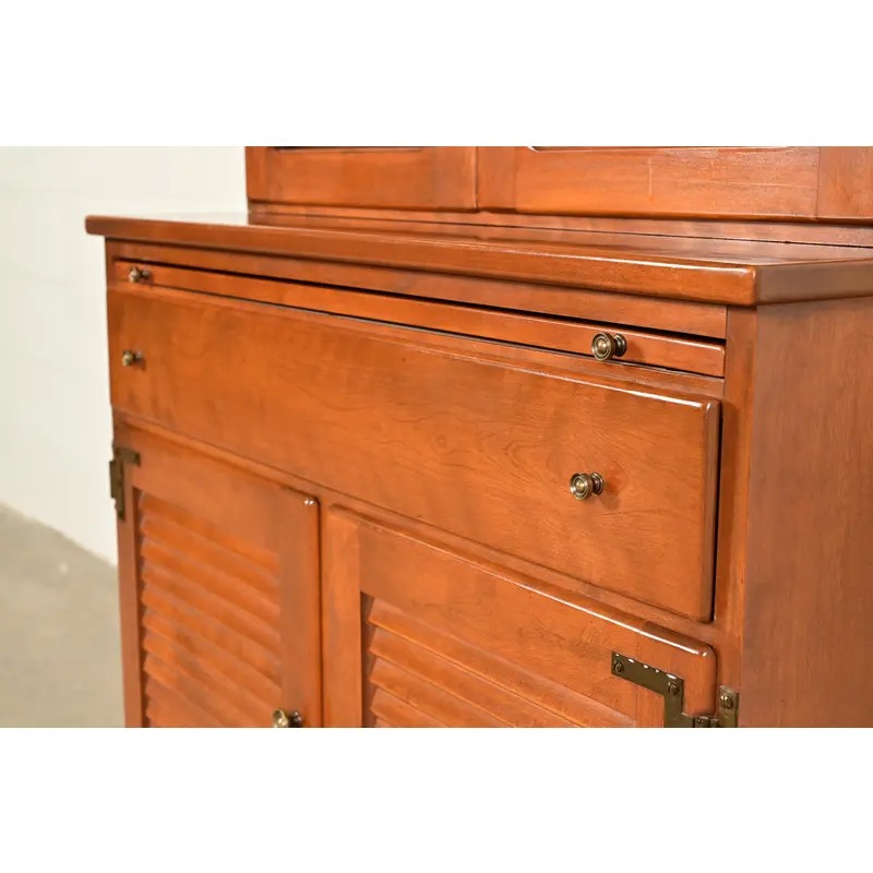 Ethan Allen American Colonial Solid Maple Breakfront Bookcase Cabinet, Circa 1960s - Image 12