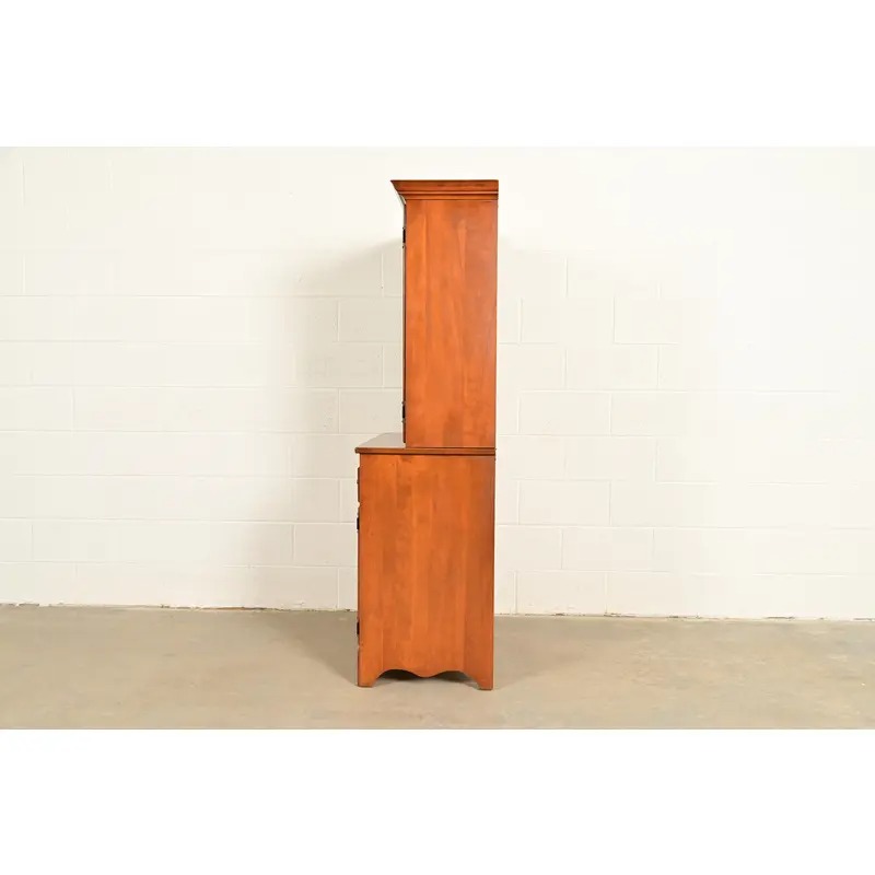 Ethan Allen American Colonial Solid Maple Breakfront Bookcase Cabinet, Circa 1960s - Image 15