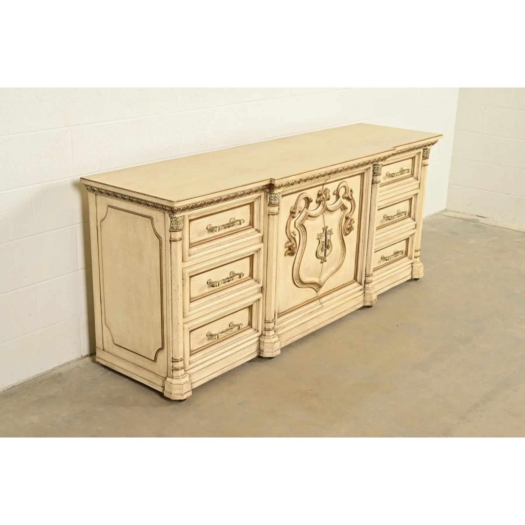 Romweber Hollywood Regency French Rococo Cream Lacquered Parcel Gilt Nine-Drawer Dresser, Circa 1960s - Image 4