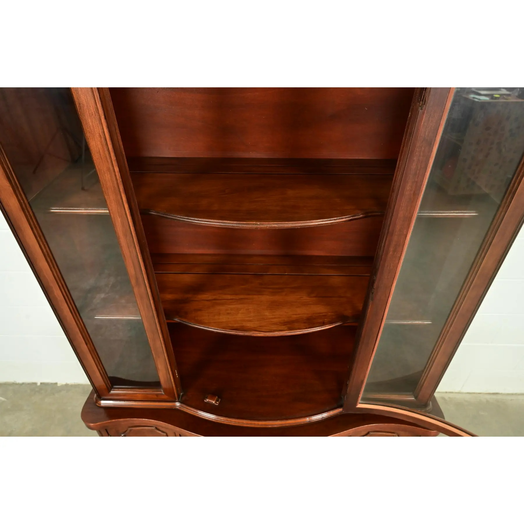 Baker Furniture Style Georgian Carved Mahogany Breakfront Bookcase Cabinet, Circa 1950s - Image 7