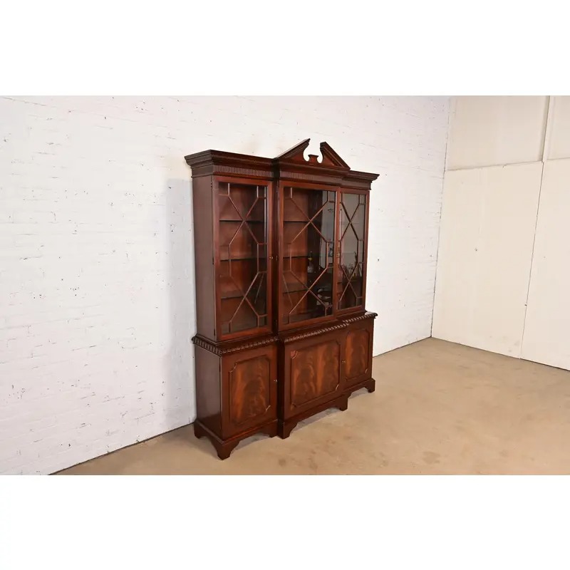 Baker Furniture Historic Charleston Georgian Flame Mahogany Lighted Breakfront Bookcase Cabinet - Image 4