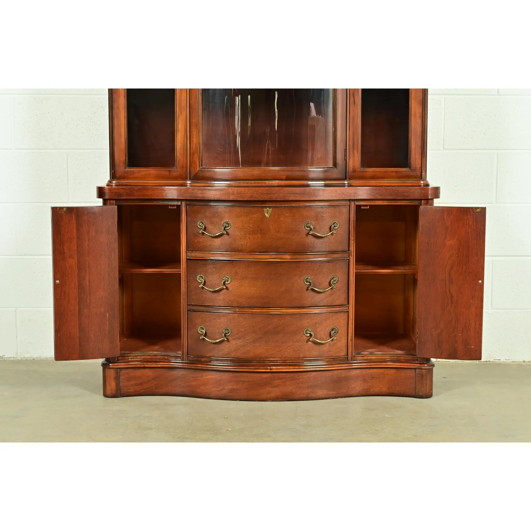 Baker Furniture Style Georgian Carved Mahogany Breakfront Bookcase Cabinet, Circa 1950s - Image 8