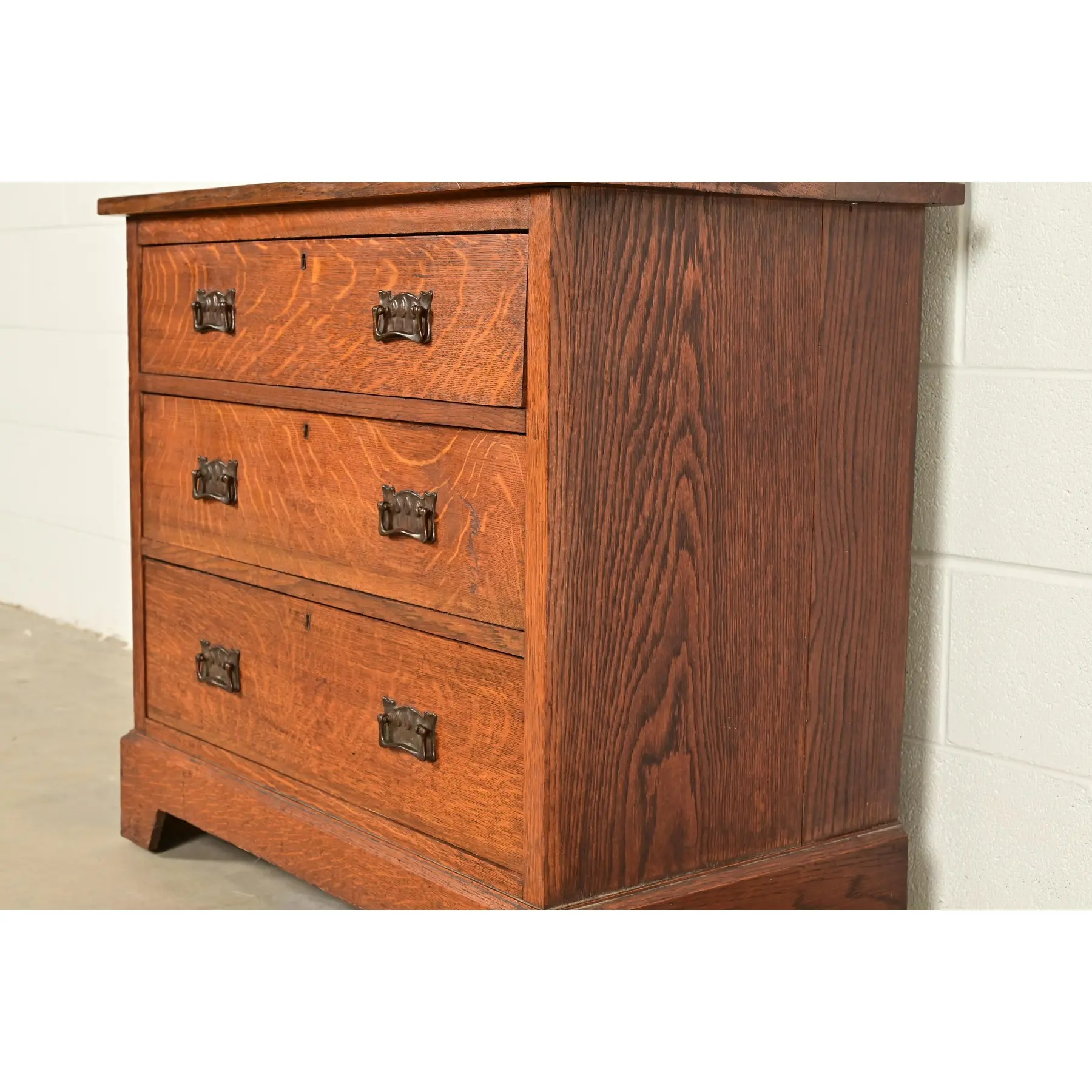 Liberty & Co. Antique English Mission Oak Arts & Crafts Vanity Dresser With Mirror, Circa 1900 - Image 9