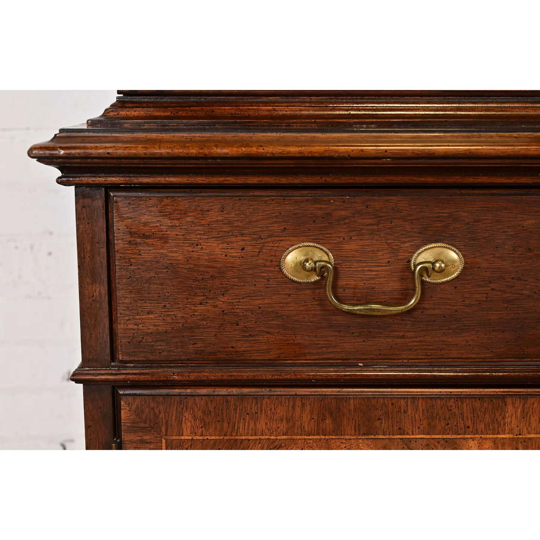 Baker Furniture Style Georgian Flame Mahogany Lighted Breakfront Bookcase Cabinet - Image 8