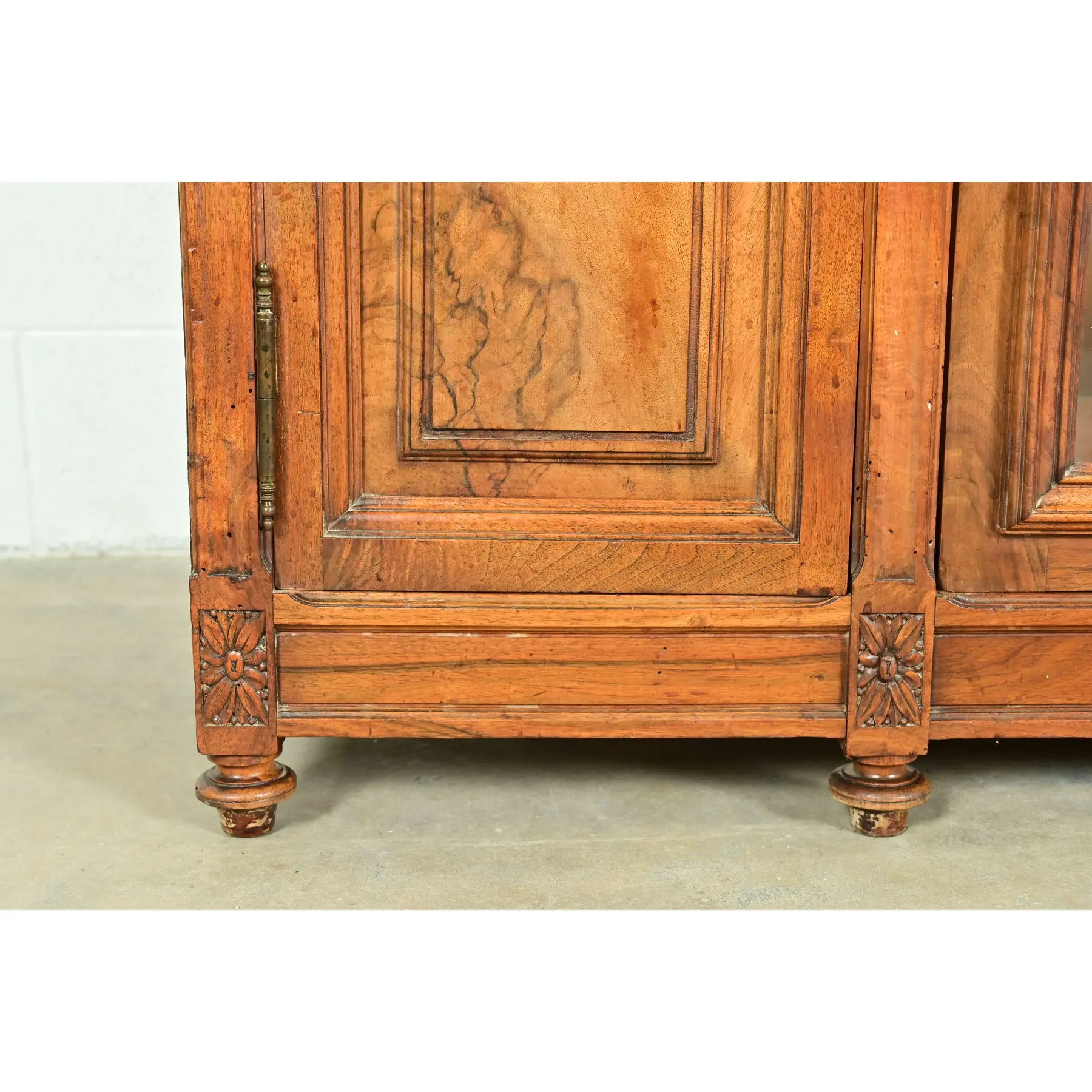 Louis Majorelle Style Antique French Art Nouveau Carved Burled Walnut Bibliotheque Bookcase Cabinet, Circa 1900 - Image 10