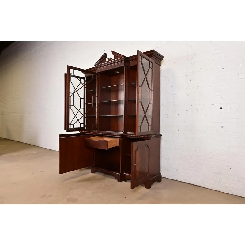 Baker Furniture Historic Charleston Georgian Flame Mahogany Lighted Breakfront Bookcase Cabinet - Image 6