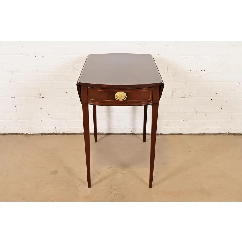 Baker Furniture Georgian Flame Mahogany Drop Leaf Pembroke Side Table, Newly Refinished - Image 2
