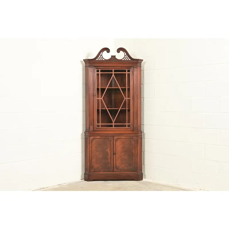 Baker Furniture Style Georgian Flame Mahogany Corner Cabinet, Circa 1940s - Image 2