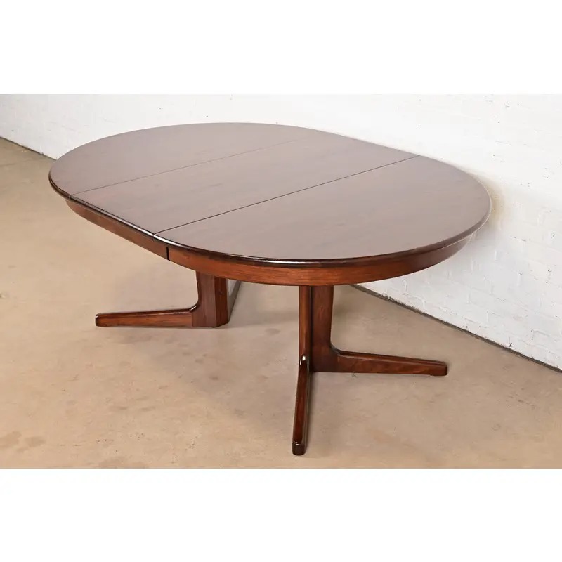 Skovby Danish Modern Sculpted Rosewood Extension Dining Table, Newly Refinished - Image 3