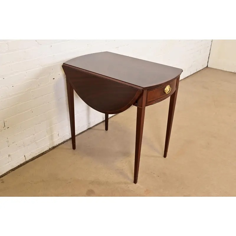 Baker Furniture Georgian Flame Mahogany Drop Leaf Pembroke Side Table, Newly Refinished - Image 4